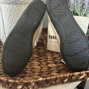 Ladies cream color life strides, no box